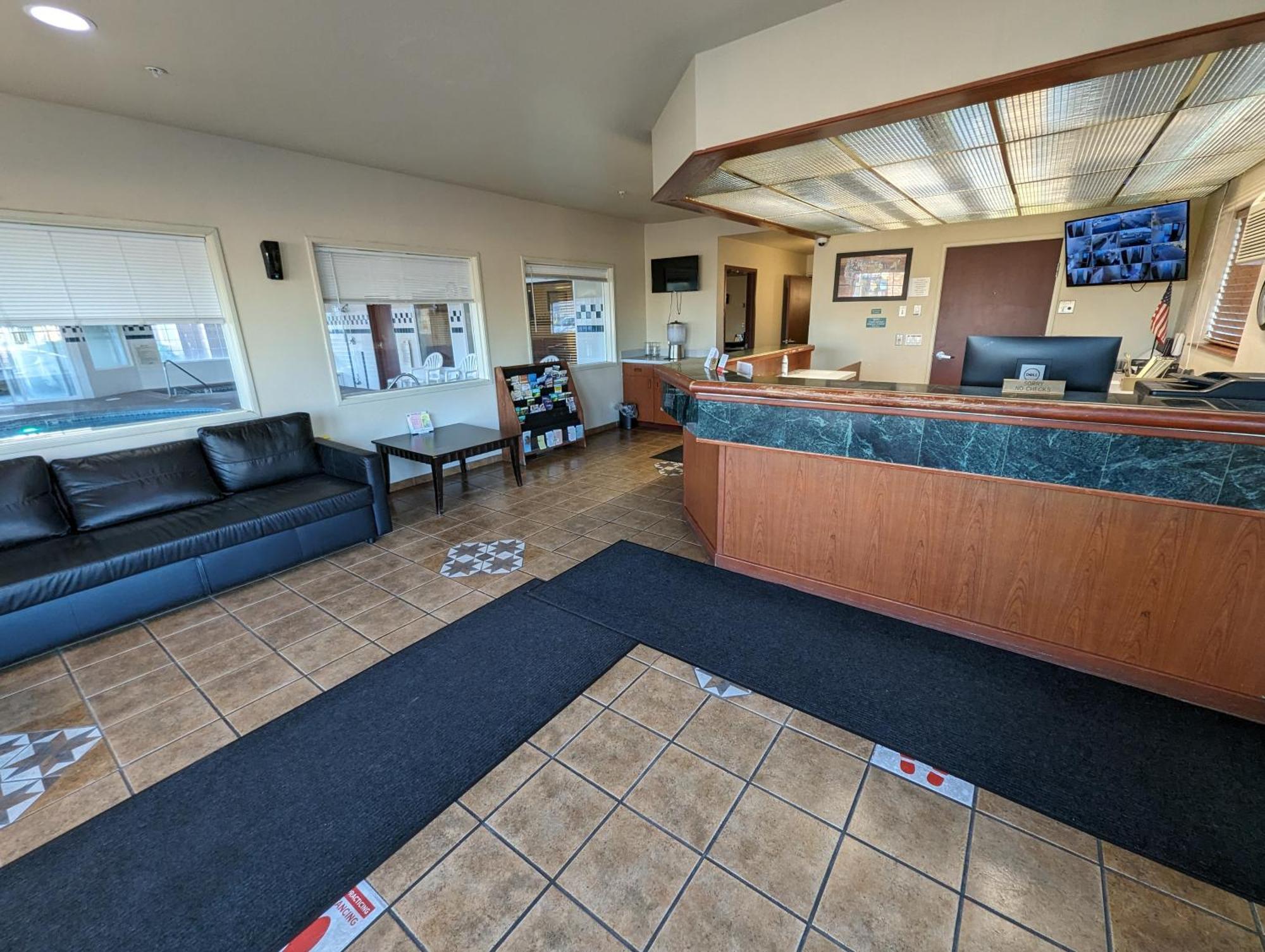 Toppenish Inn And Suites Exterior photo