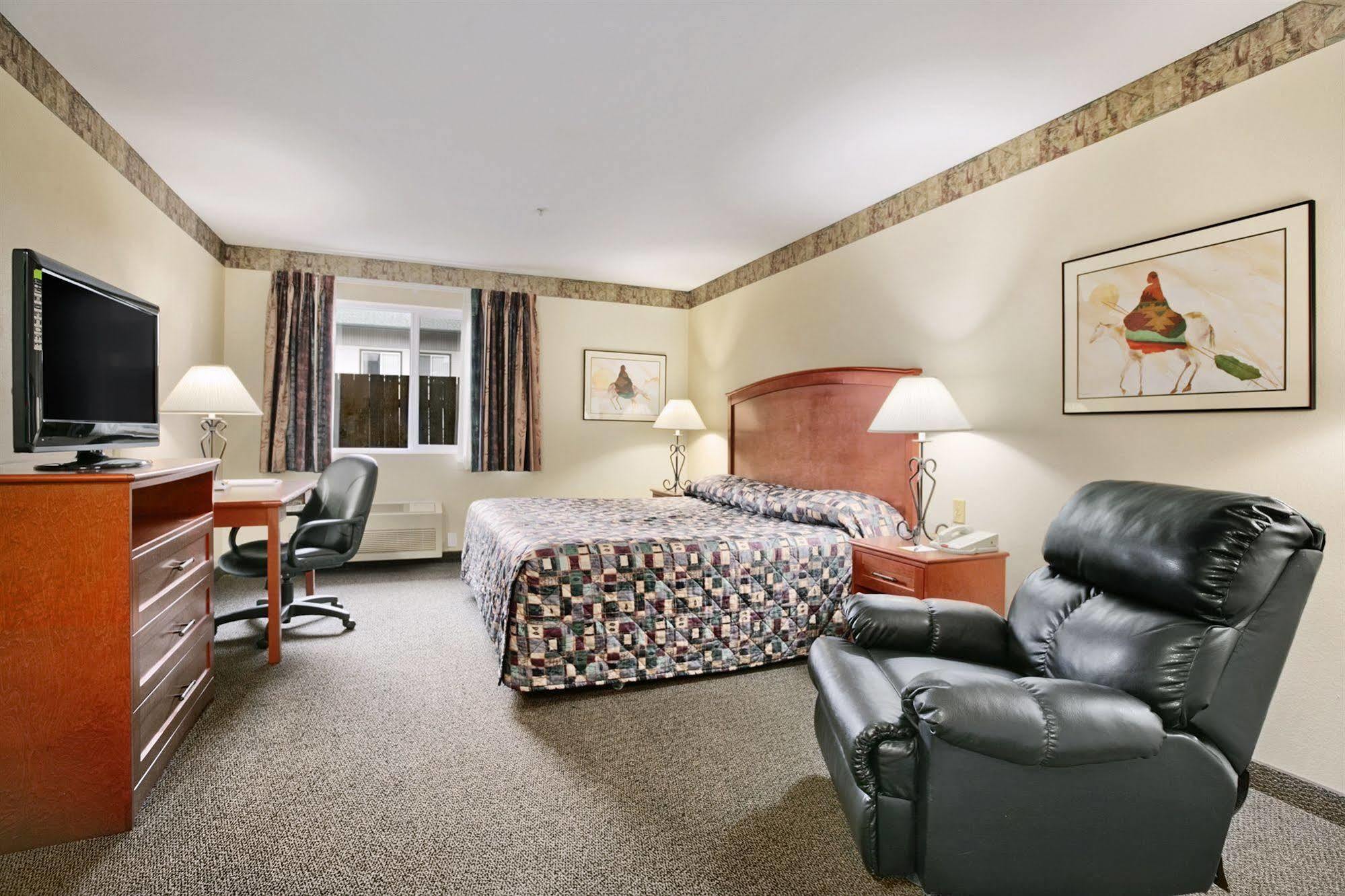 Toppenish Inn And Suites Exterior photo